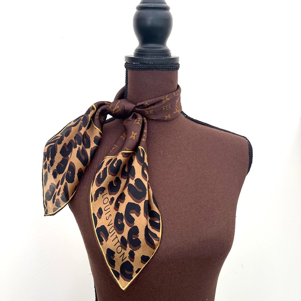 New Louis Vuitton Scarf Leopard Print Monogram Flower Silk Wrap - Picture 13 of 16